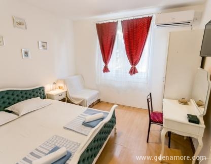 Apartmani Nadja, A3  , privatni smeštaj u mestu Bijela, Crna Gora